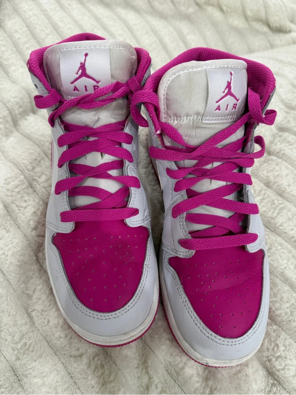 Jordan 1 Mid- Fire Pink- 6 Youth